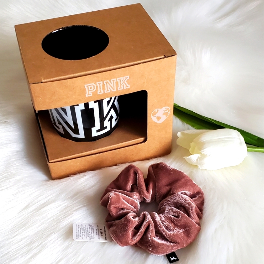 PINK VICTORIA'S SECRET MUG + PINK VS VELVET SCRUNCHIE - Picture 2 of 6